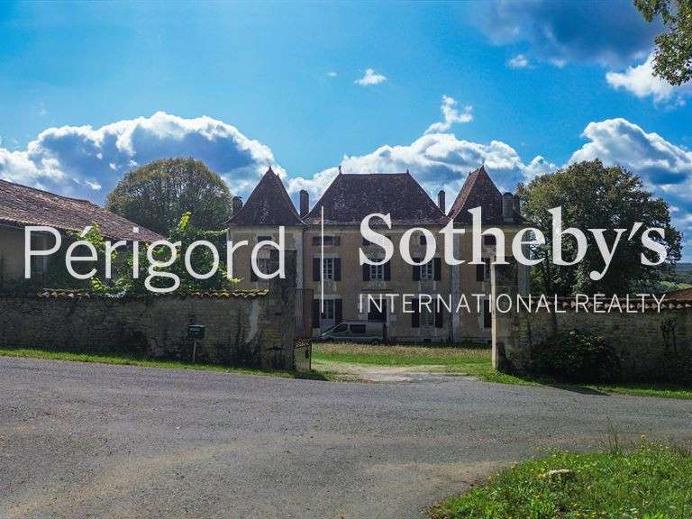 House Varaignes - 587m²