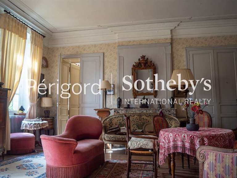 House Varaignes - 587m²