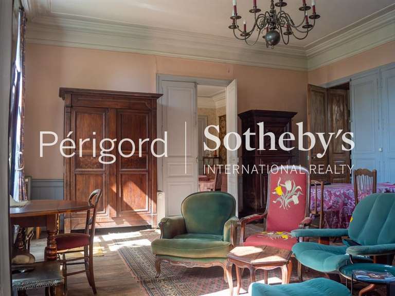 House Varaignes - 587m²