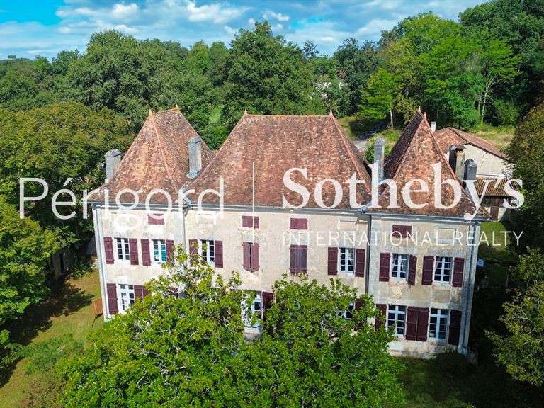 House Varaignes - 587m²