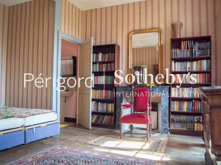 House Varaignes - 587m²