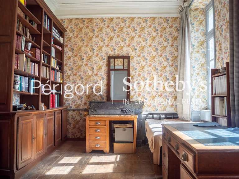 House Varaignes - 587m²