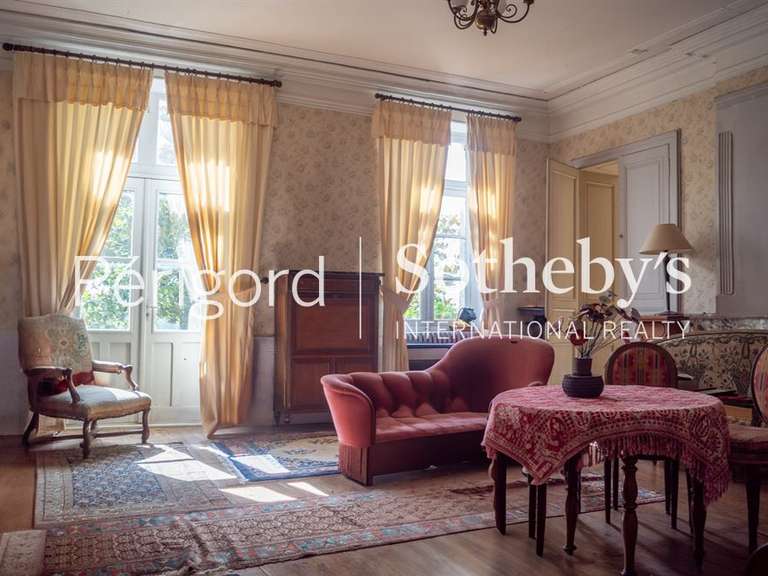 House Varaignes - 587m²