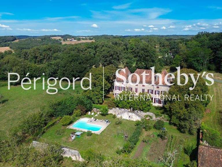 House Varaignes - 587m²