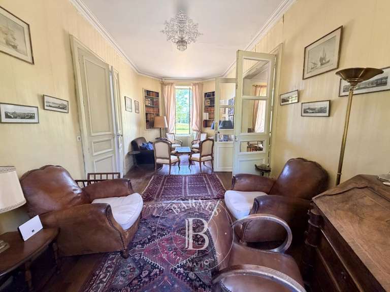 Château Vatan - 13 chambres - 665m²