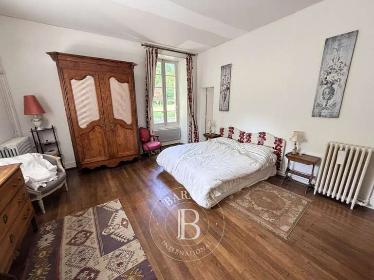 Château Vatan - 13 chambres - 665m²