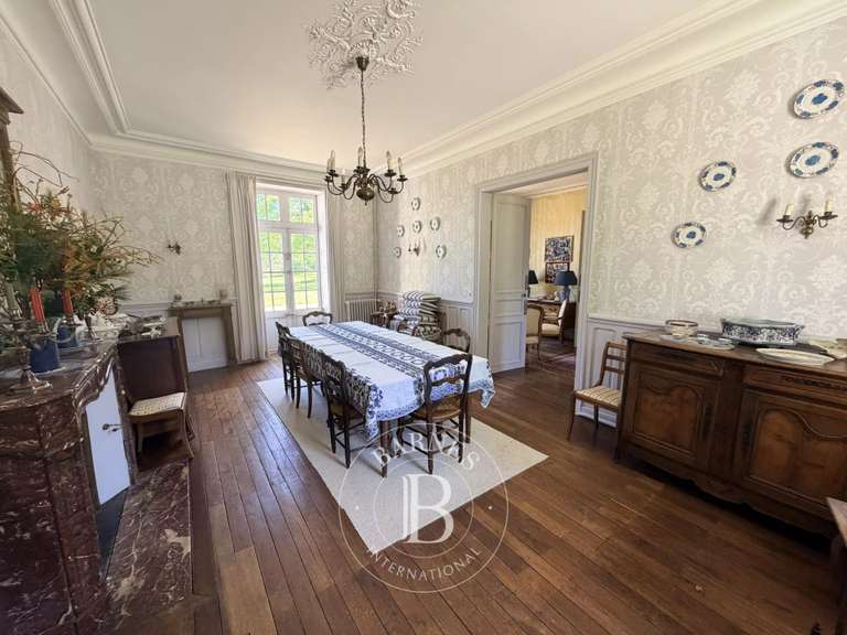 Château Vatan - 13 chambres - 665m²