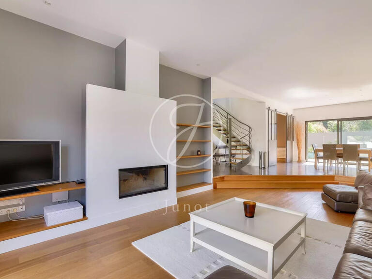 Maison Vaucresson - 4 chambres - 209m²