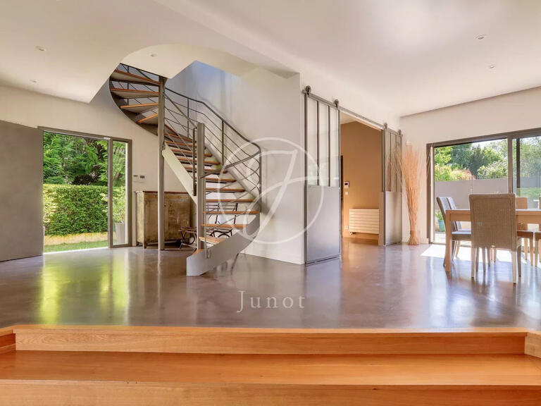 Maison Vaucresson - 4 chambres - 209m²