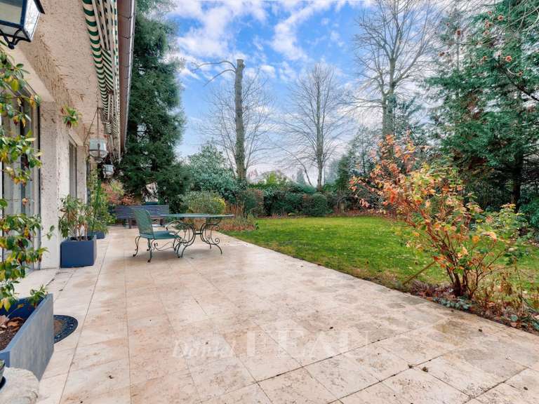 Maison Vaucresson - 4 chambres - 250m²