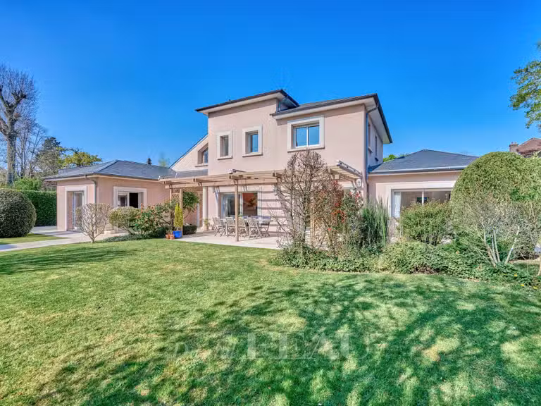 Maison Vaucresson - 5 chambres - 360m²