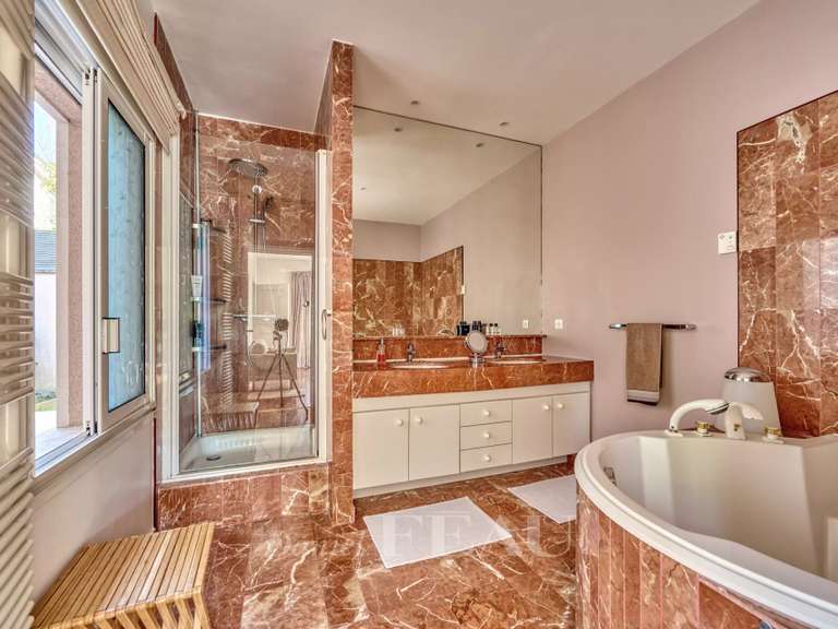 Maison Vaucresson - 5 chambres - 360m²