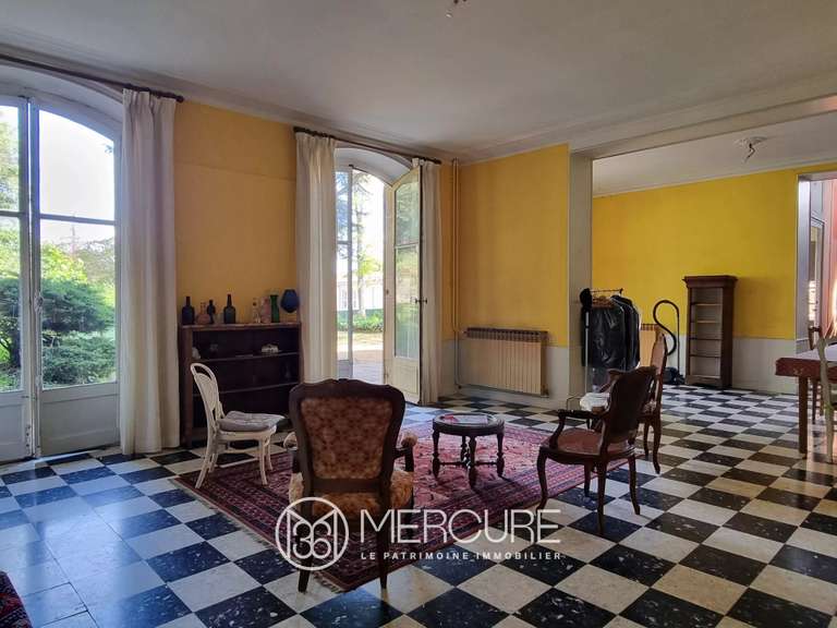 Propriété Vaugneray - 9 chambres - 345m²