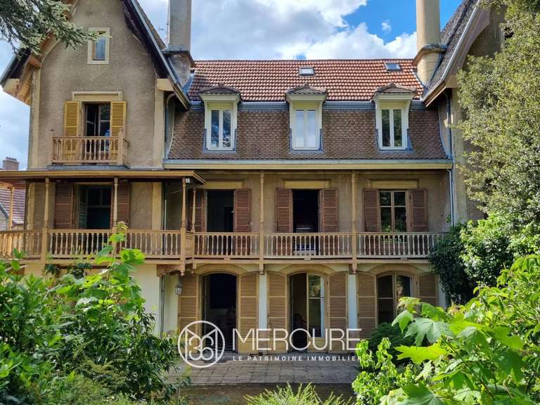 Propriété Vaugneray - 9 chambres - 345m²