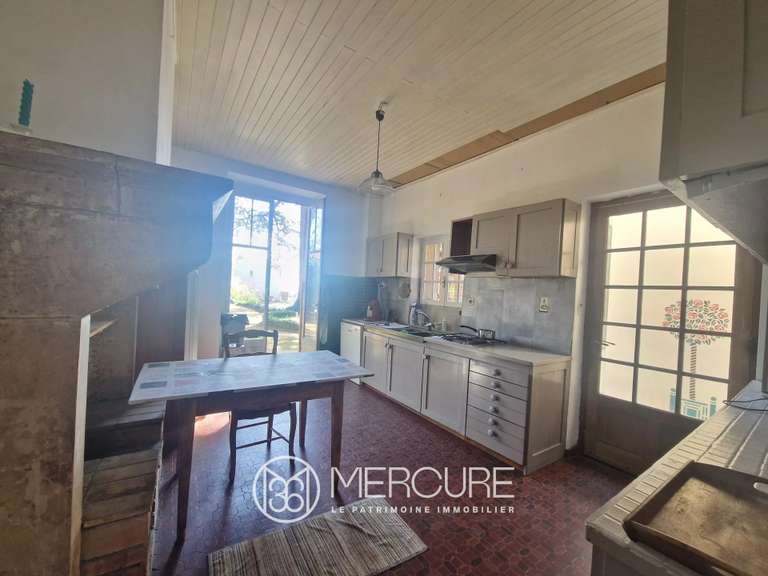 Propriété Vaugneray - 9 chambres - 345m²