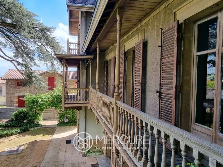 Propriété Vaugneray - 9 chambres - 345m²