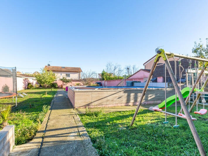 Sale House Vaulx-en-Velin - 4 bedrooms
