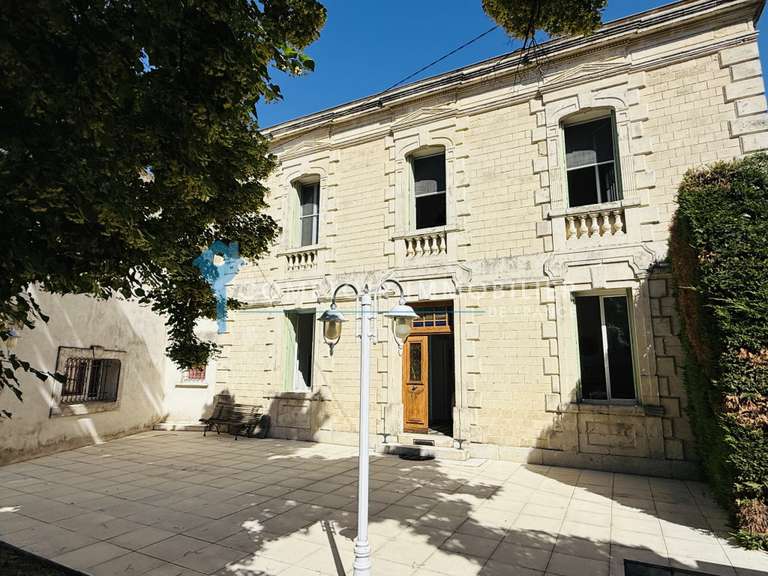 Maison Vauvert - 4 chambres - 264m²