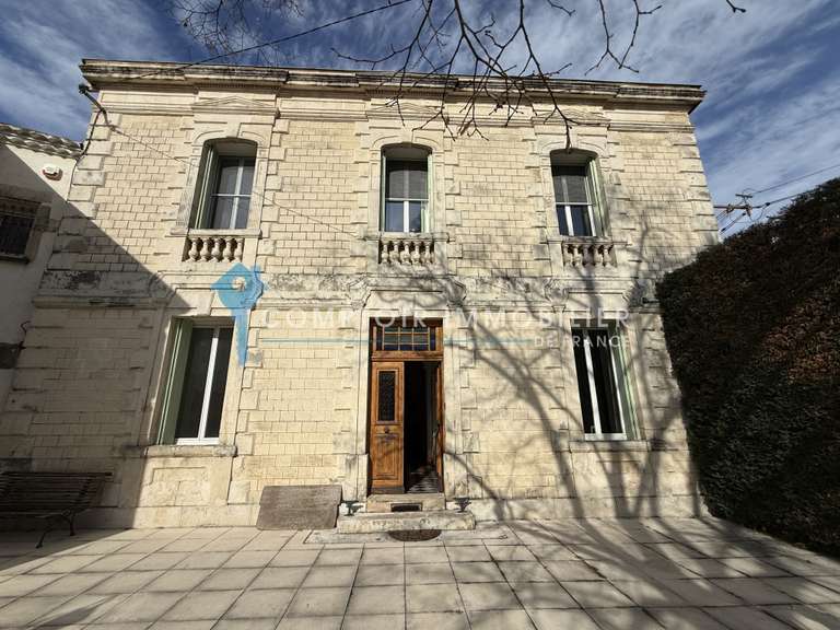 Maison Vauvert - 4 chambres - 264m²