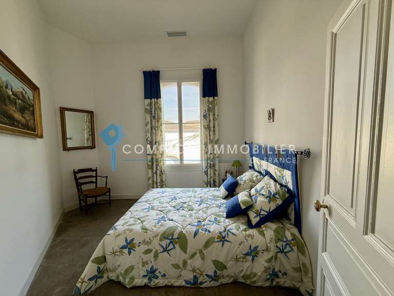 Maison Vauvert - 4 chambres - 264m²