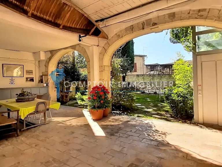 Maison Vauvert - 5 chambres - 390m²