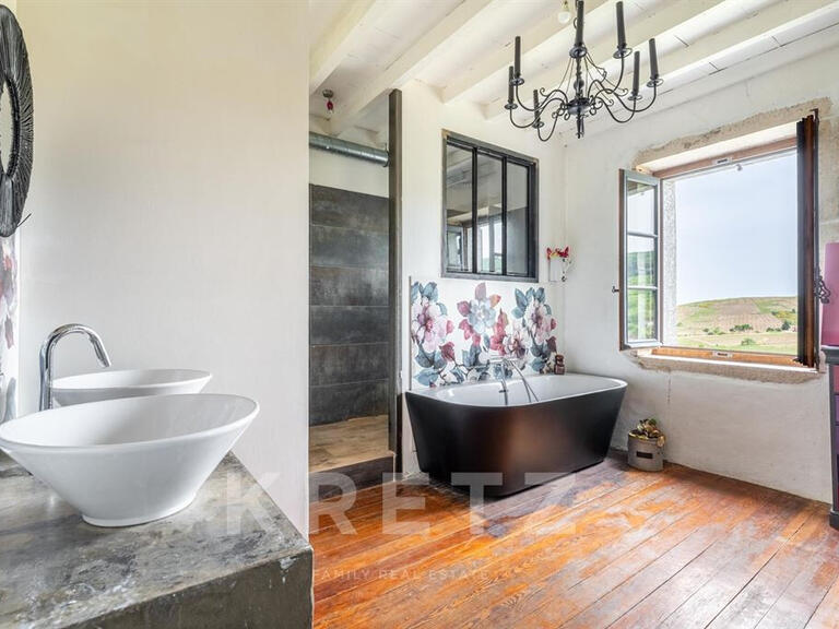 Maison Vaux-en-Beaujolais - 9 chambres - 522m²