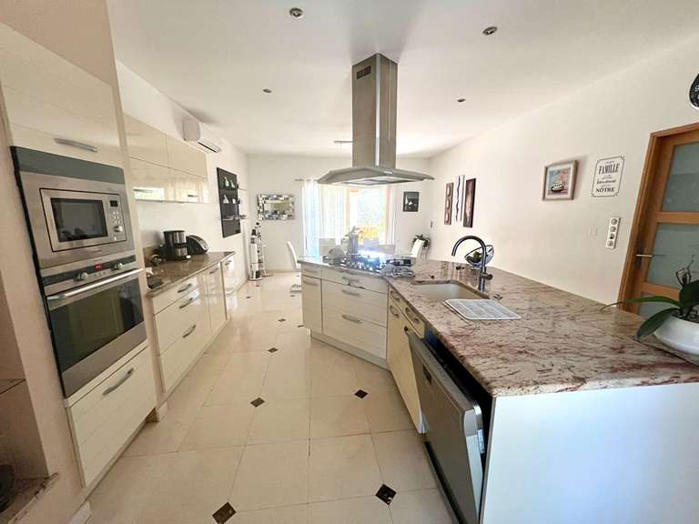 House Vedène - 6 bedrooms - 230m²