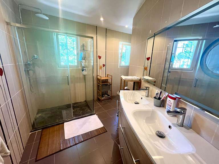 House Vedène - 6 bedrooms - 230m²