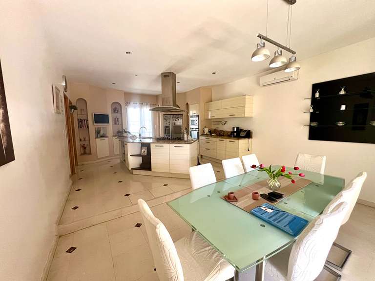 House Vedène - 6 bedrooms - 230m²