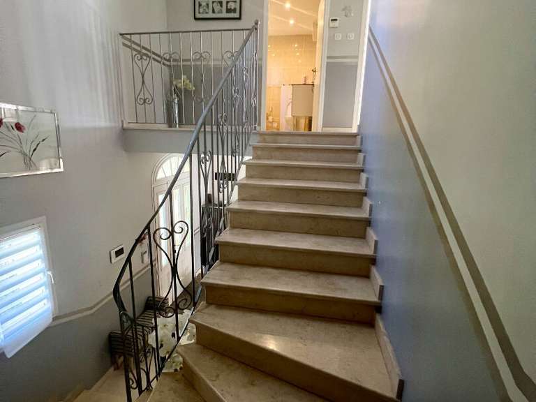 House Vedène - 6 bedrooms - 230m²