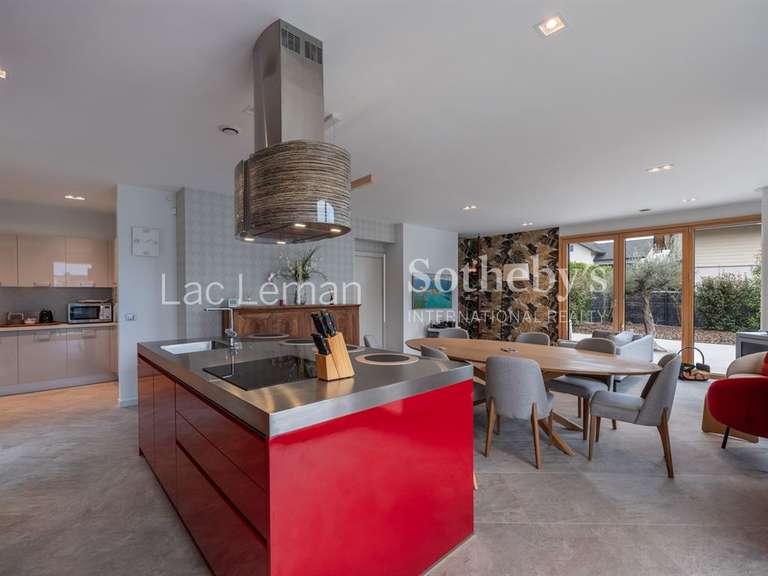 Maison Veigy-Foncenex - 5 chambres - 245m²