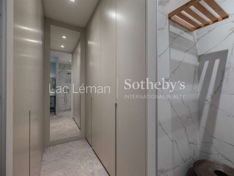 Maison Veigy-Foncenex - 5 chambres - 245m²