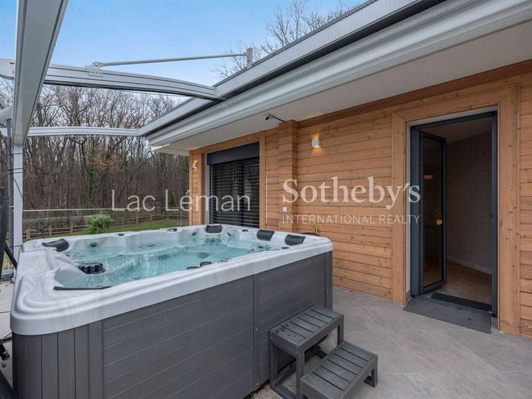 Maison Veigy-Foncenex - 5 chambres - 245m²