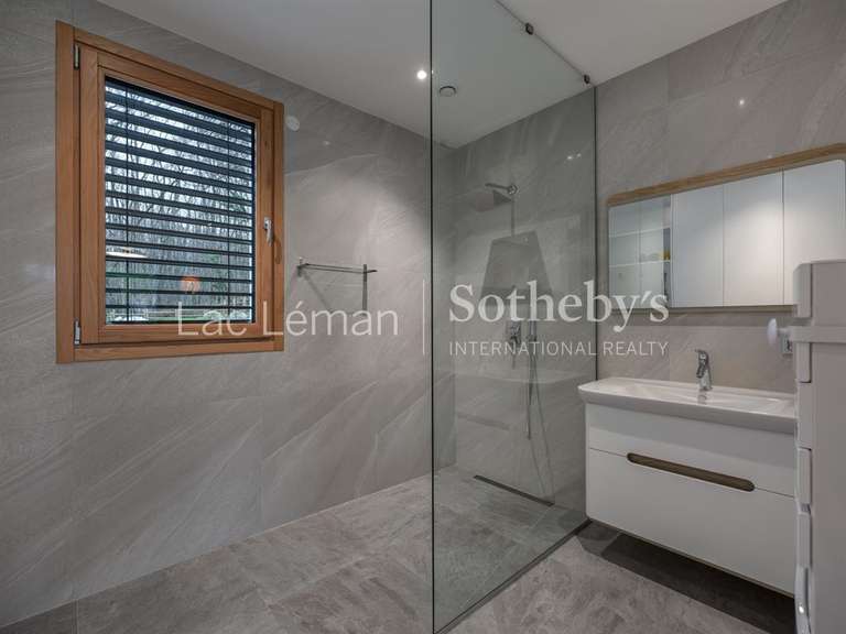 Maison Veigy-Foncenex - 5 chambres - 245m²