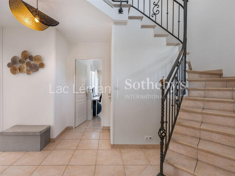 Maison Veigy-Foncenex - 4 chambres - 190m²