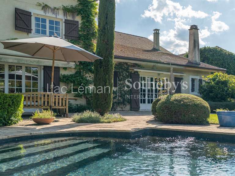 Maison Veigy-Foncenex - 5 chambres - 500m²