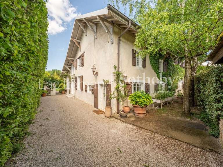 Maison Veigy-Foncenex - 5 chambres - 500m²