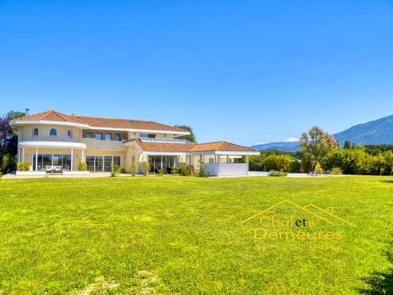 Maison Veigy-Foncenex - 6 chambres - 280m²