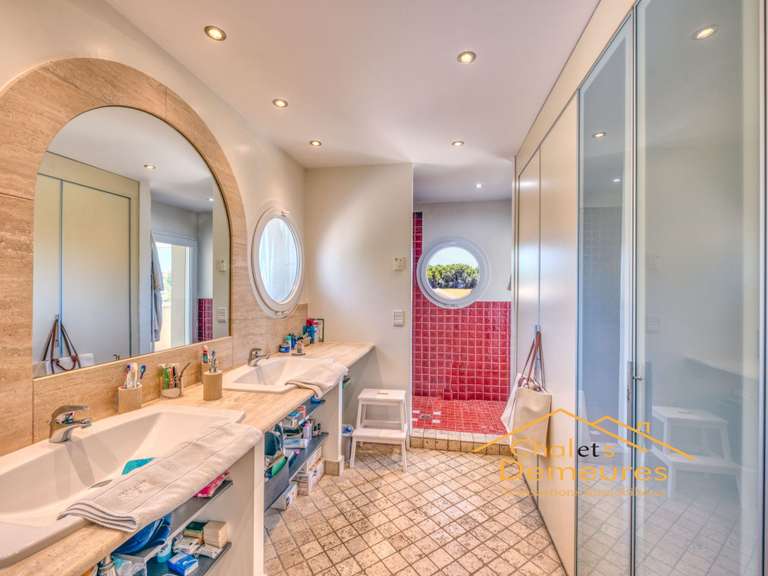 Maison Veigy-Foncenex - 6 chambres - 280m²