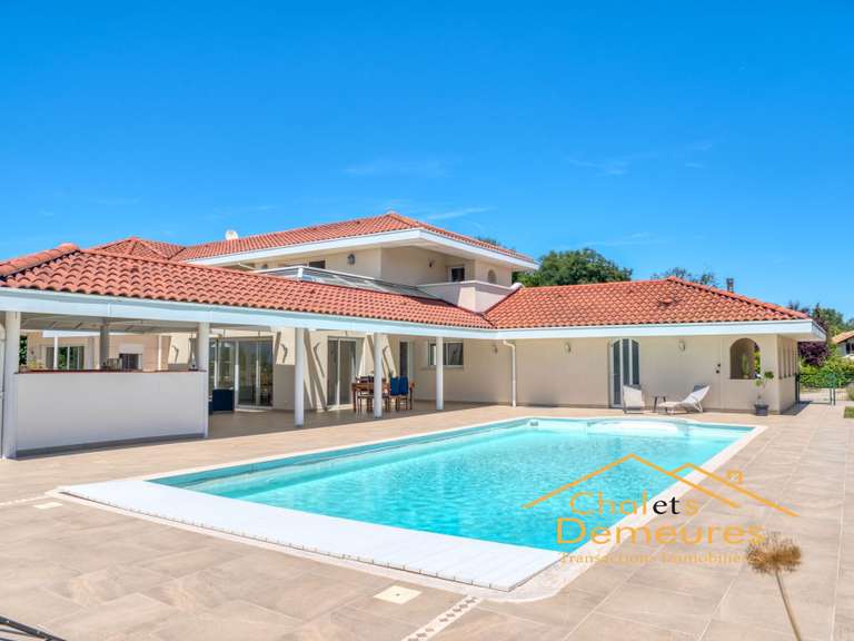 Maison Veigy-Foncenex - 6 chambres - 280m²