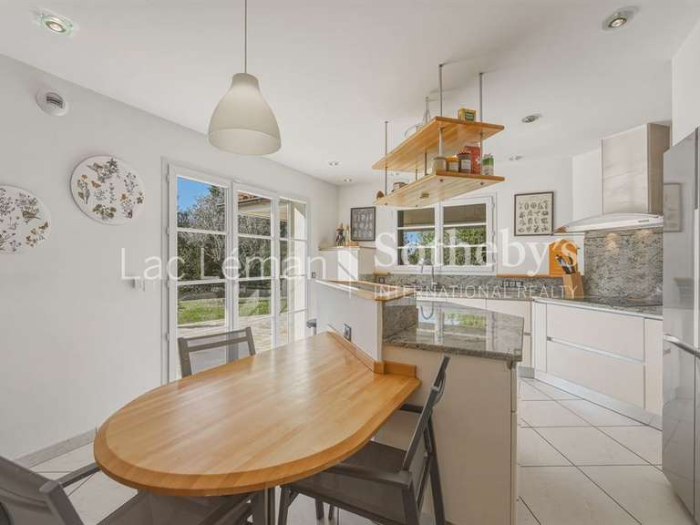 Maison Veigy-Foncenex - 5 chambres - 430m²