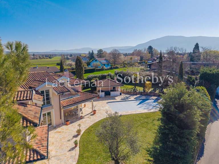 Maison Veigy-Foncenex - 5 chambres - 430m²