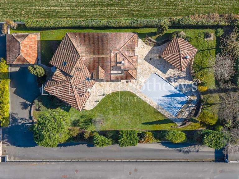 Maison Veigy-Foncenex - 5 chambres - 430m²