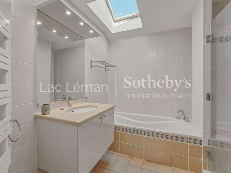 Maison Veigy-Foncenex - 5 chambres - 430m²