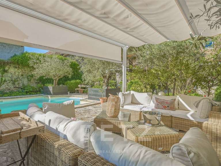 Maison Veigy-Foncenex - 8 chambres - 520m²