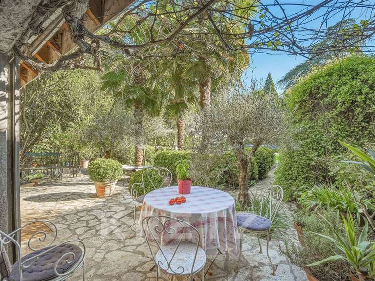 Maison Veigy-Foncenex - 8 chambres - 520m²