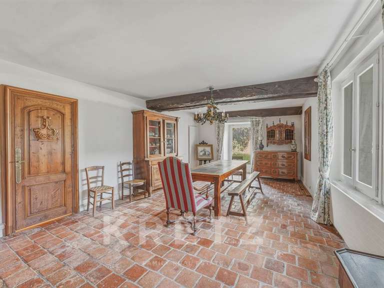 Maison Veigy-Foncenex - 8 chambres - 520m²