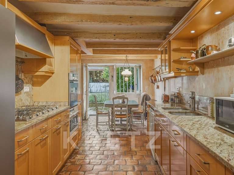 Maison Veigy-Foncenex - 8 chambres - 520m²