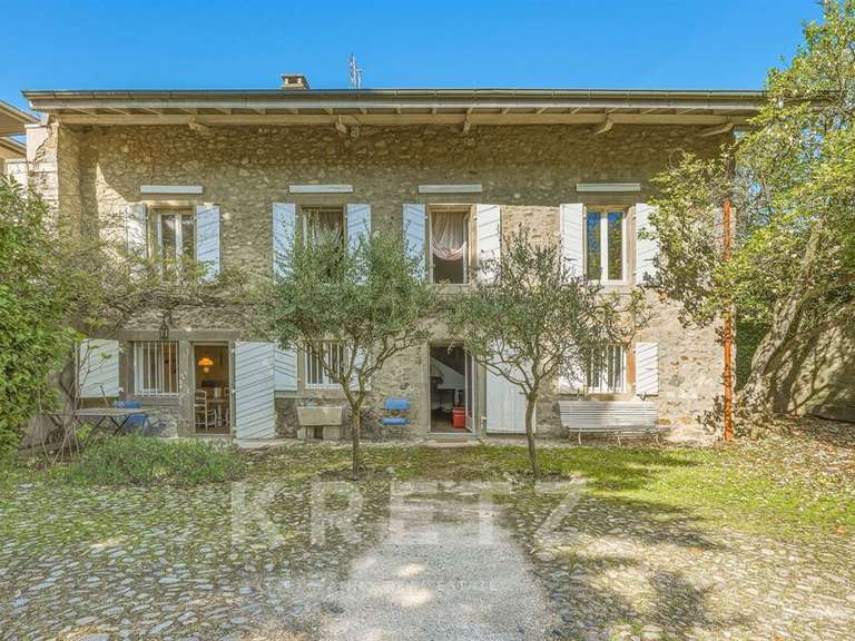 Maison Veigy-Foncenex - 8 chambres - 520m²