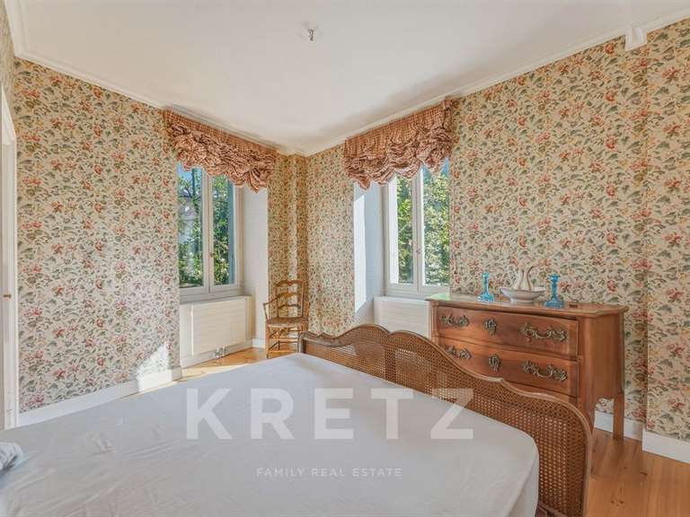 Maison Veigy-Foncenex - 8 chambres - 520m²